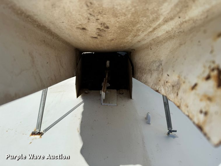 image for item DK2556 Bar-Six  cake feeder