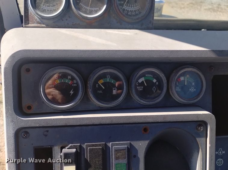 image for item DK8849 1989 White 120T  tractor