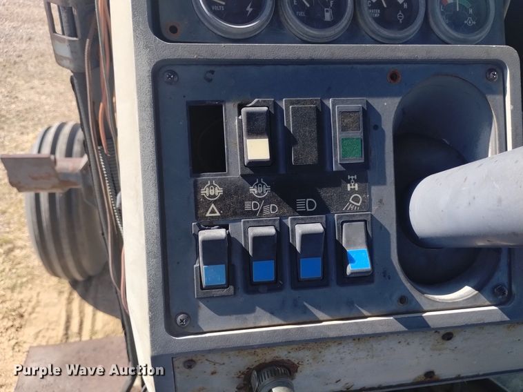 image for item DK8849 1989 White 120T  tractor