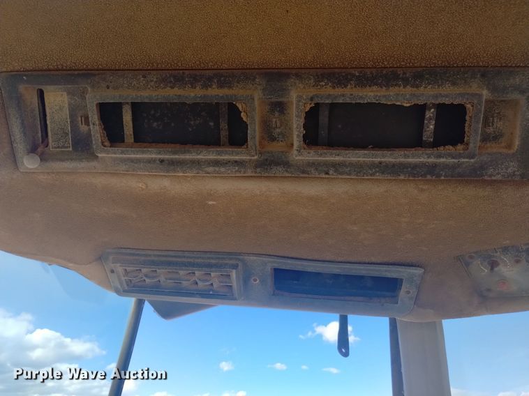 image for item DK8849 1989 White 120T  tractor