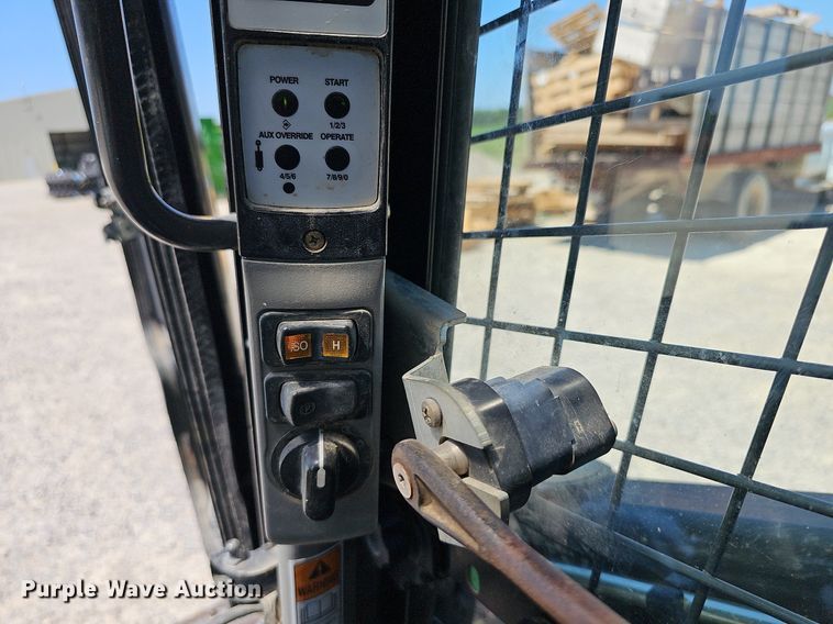 image for item DN8605 2017 New Holland C232  tracked skid steer loader