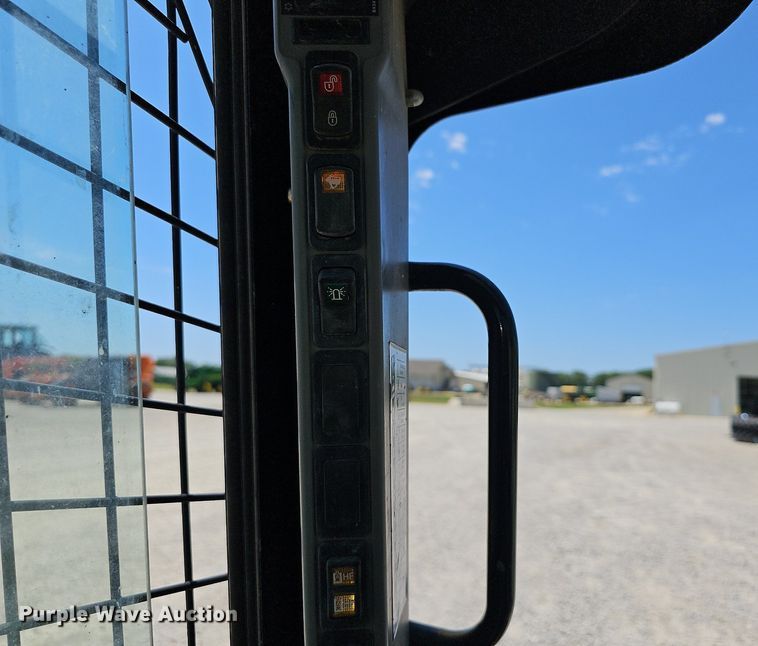 image for item DN8605 2017 New Holland C232  tracked skid steer loader