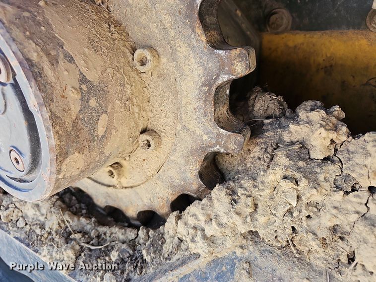 image for item DN8605 2017 New Holland C232  tracked skid steer loader