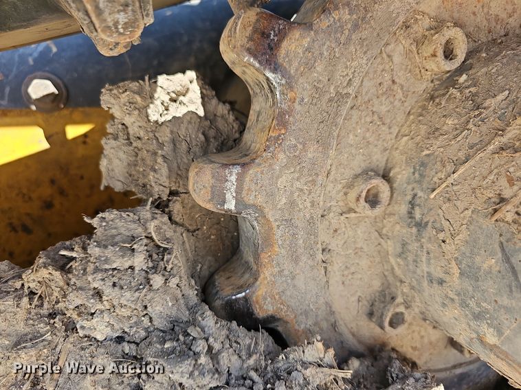 image for item DN8605 2017 New Holland C232  tracked skid steer loader