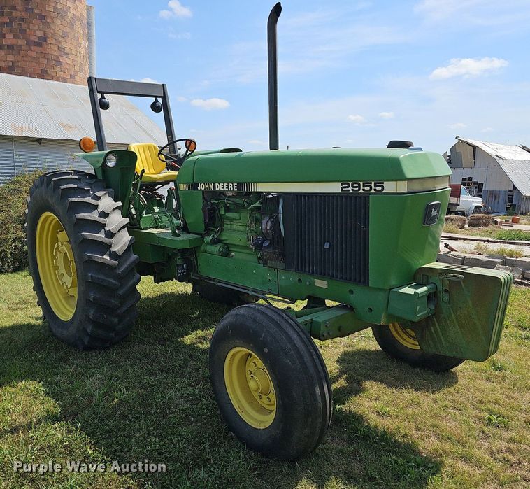 image for item DN8725 1988 John Deere 2955  tractor
