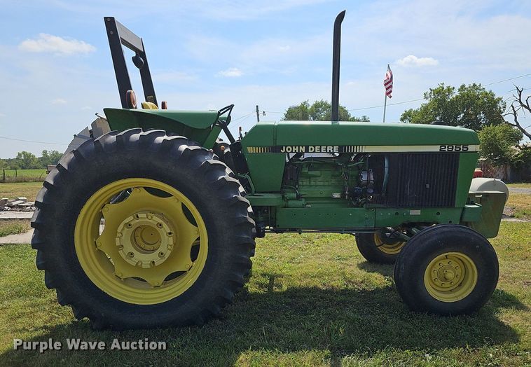 image for item DN8725 1988 John Deere 2955  tractor