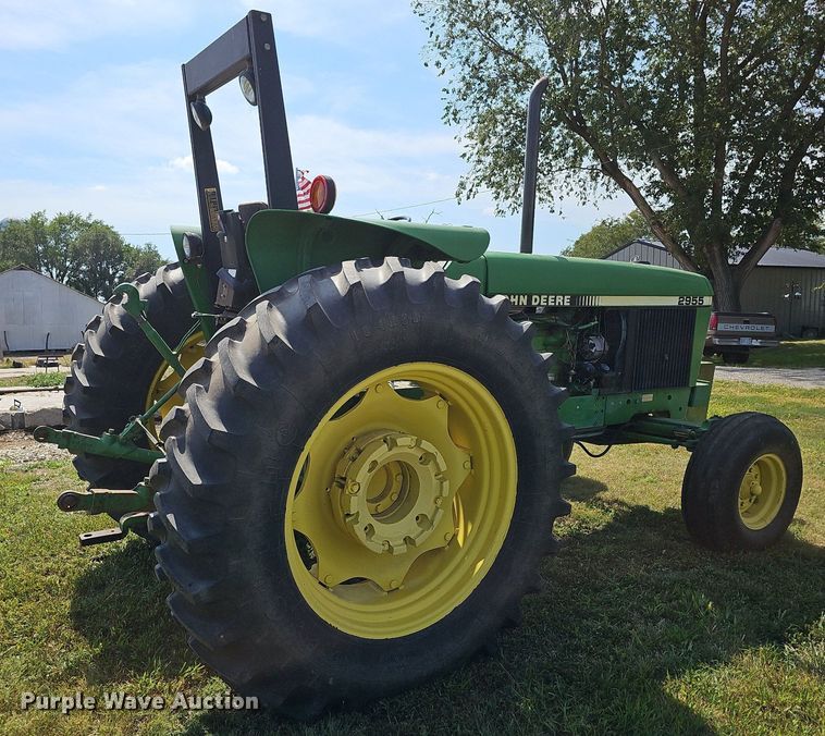 image for item DN8725 1988 John Deere 2955  tractor