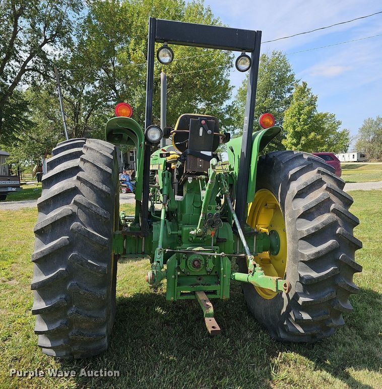 image for item DN8725 1988 John Deere 2955  tractor
