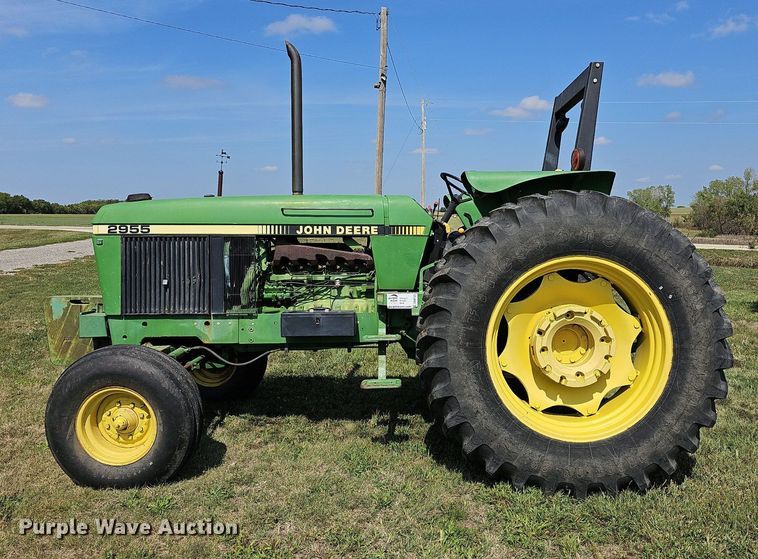 image for item DN8725 1988 John Deere 2955  tractor