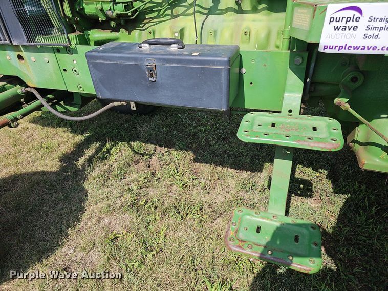 image for item DN8725 1988 John Deere 2955  tractor