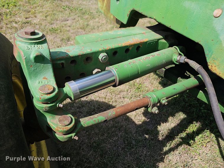 image for item DN8725 1988 John Deere 2955  tractor