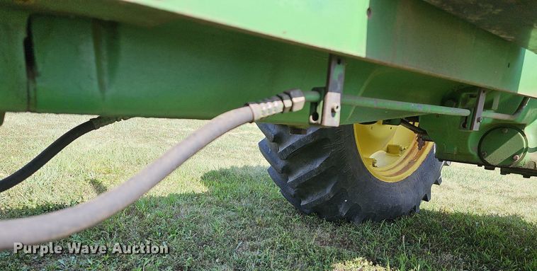 image for item DN8725 1988 John Deere 2955  tractor
