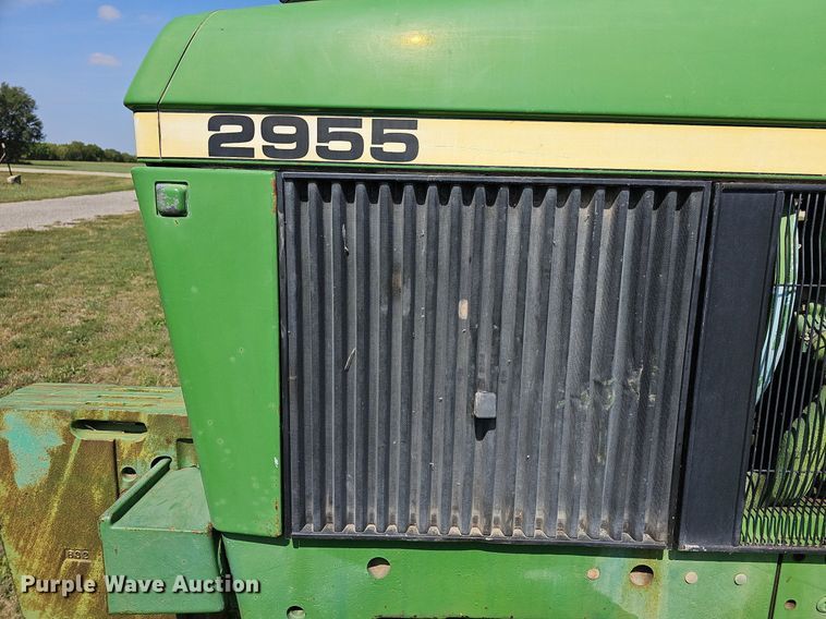 image for item DN8725 1988 John Deere 2955  tractor