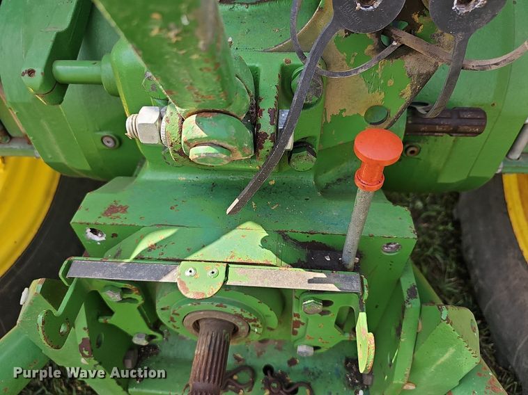 image for item DN8725 1988 John Deere 2955  tractor