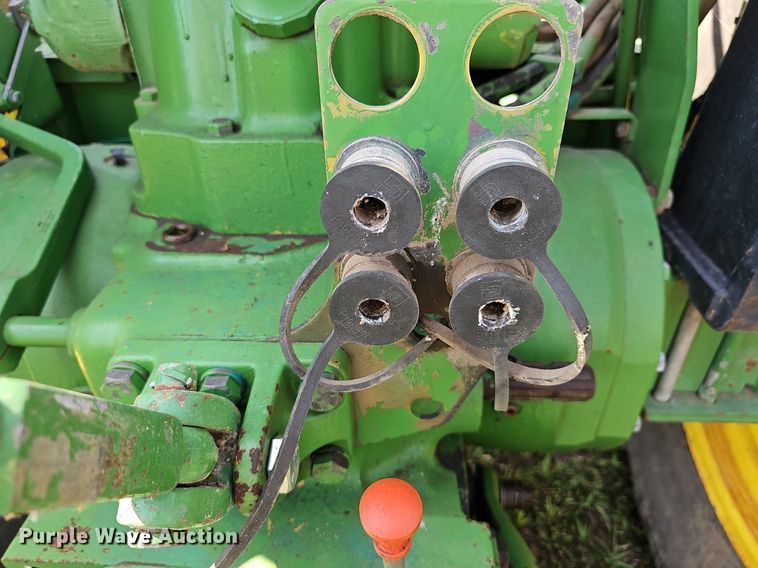image for item DN8725 1988 John Deere 2955  tractor