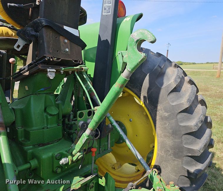 image for item DN8725 1988 John Deere 2955  tractor