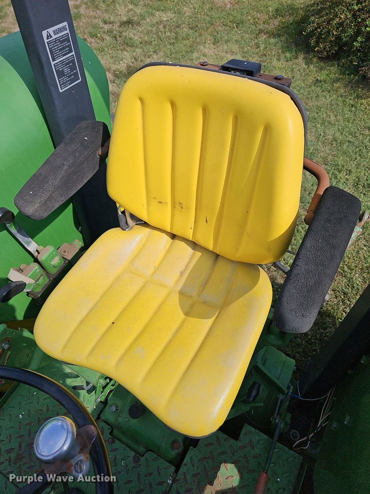 image for item DN8725 1988 John Deere 2955  tractor