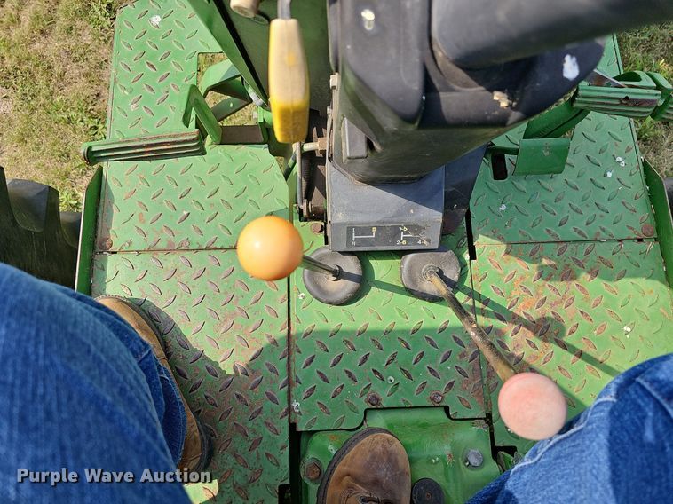 image for item DN8725 1988 John Deere 2955  tractor