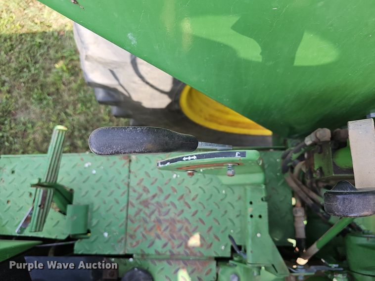 image for item DN8725 1988 John Deere 2955  tractor