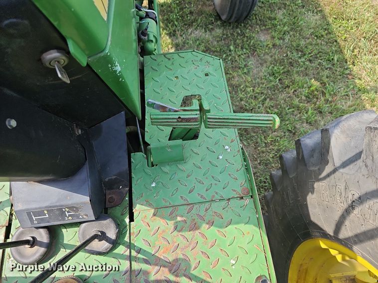 image for item DN8725 1988 John Deere 2955  tractor