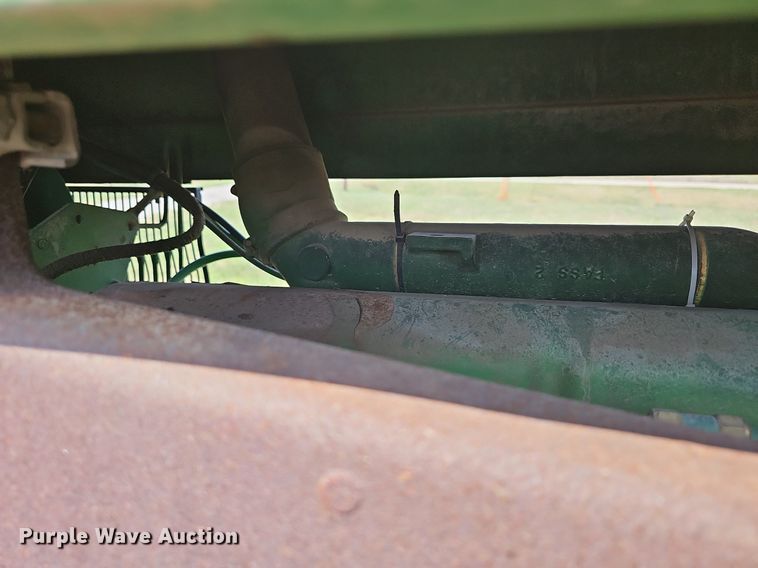 image for item DN8725 1988 John Deere 2955  tractor