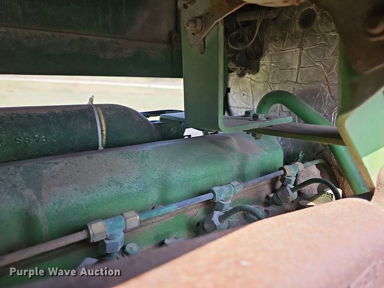 image for item DN8725 1988 John Deere 2955  tractor