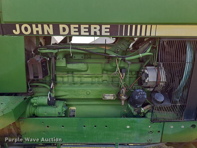 image for item DN8725 1988 John Deere 2955  tractor