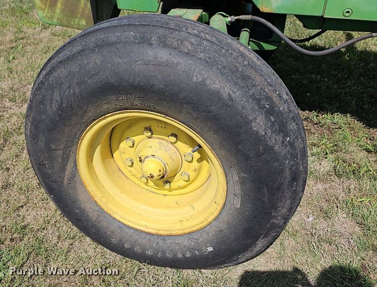 image for item DN8725 1988 John Deere 2955  tractor