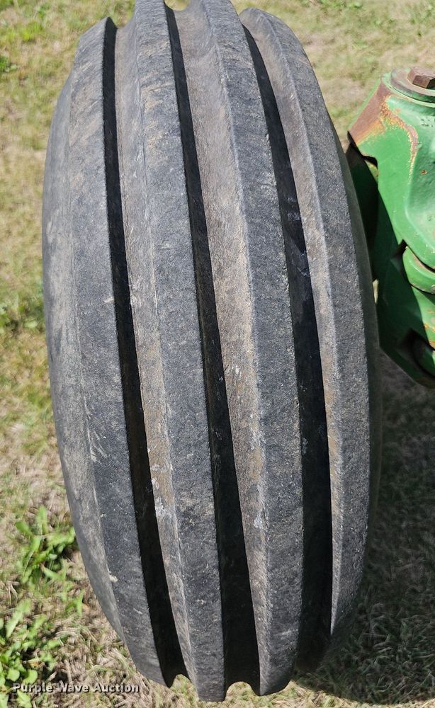 image for item DN8725 1988 John Deere 2955  tractor