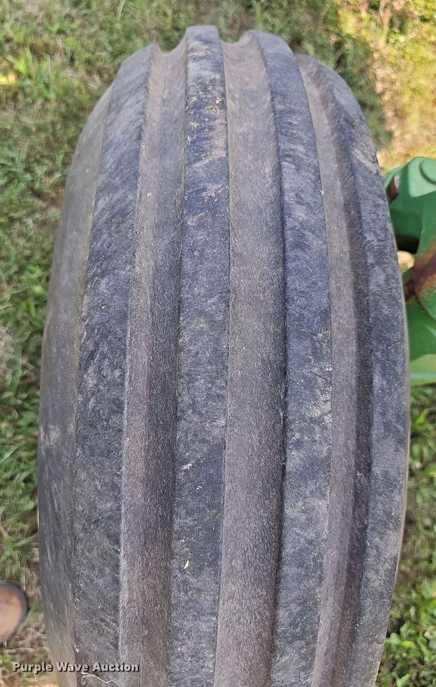 image for item DN8725 1988 John Deere 2955  tractor