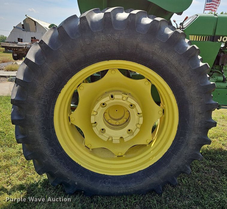 image for item DN8725 1988 John Deere 2955  tractor