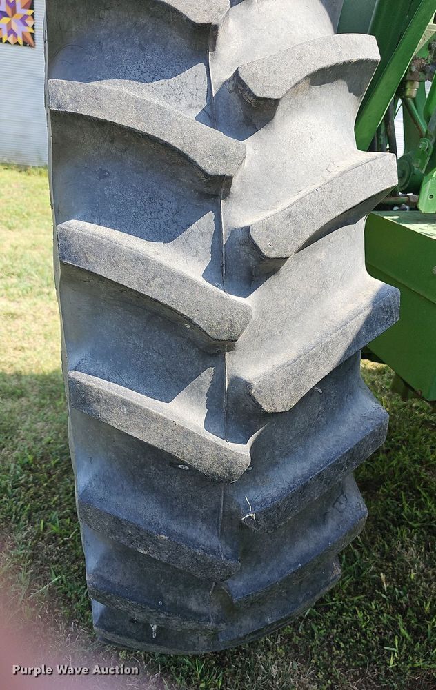 image for item DN8725 1988 John Deere 2955  tractor