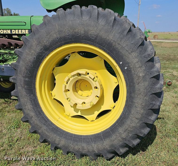 image for item DN8725 1988 John Deere 2955  tractor