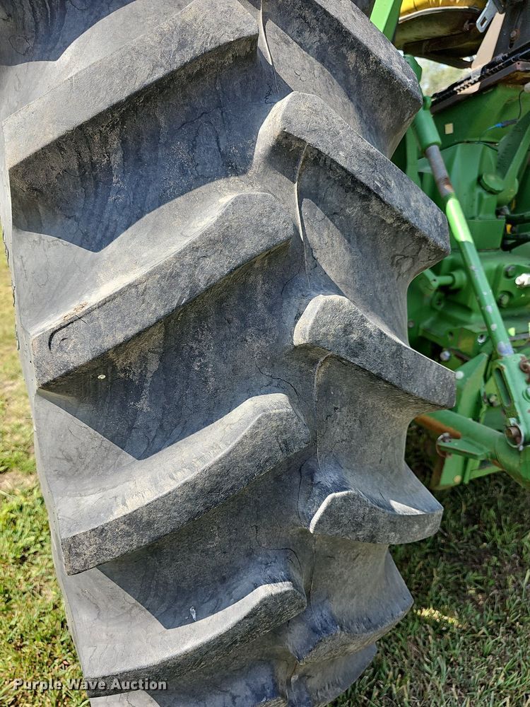 image for item DN8725 1988 John Deere 2955  tractor