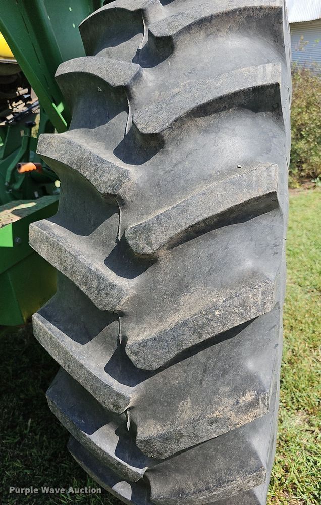 image for item DN8725 1988 John Deere 2955  tractor