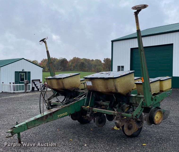 image for item DP0102 John Deere 7000  no-till planter