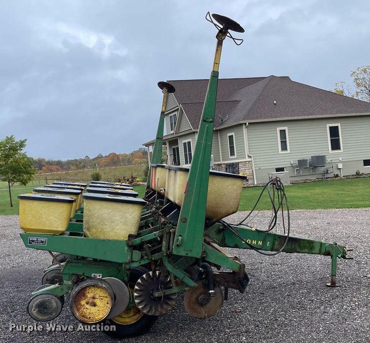 image for item DP0102 John Deere 7000  no-till planter