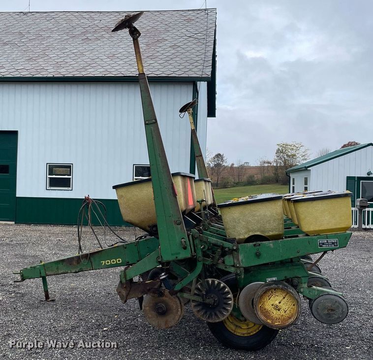 image for item DP0102 John Deere 7000  no-till planter