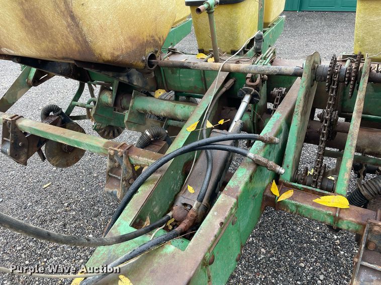 image for item DP0102 John Deere 7000  no-till planter