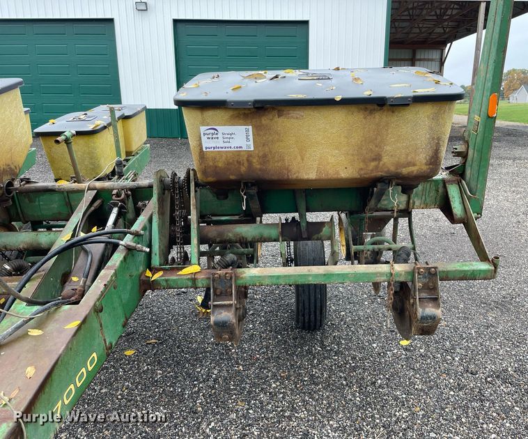image for item DP0102 John Deere 7000  no-till planter