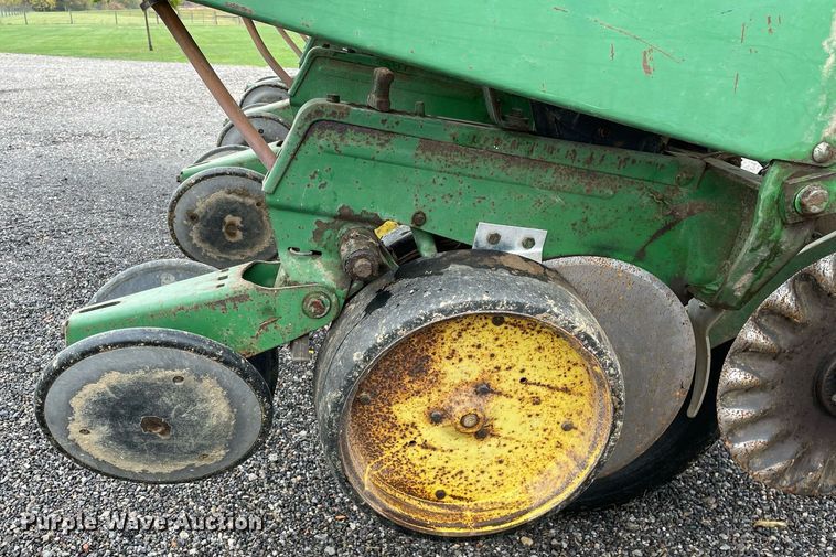 image for item DP0102 John Deere 7000  no-till planter