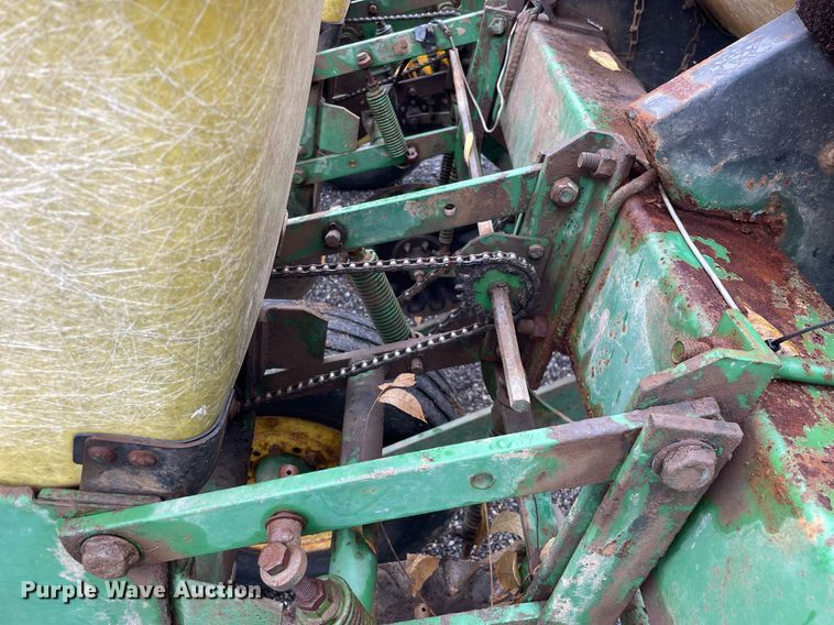 image for item DP0102 John Deere 7000  no-till planter