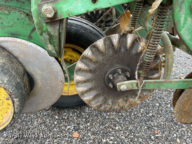 image for item DP0102 John Deere 7000  no-till planter