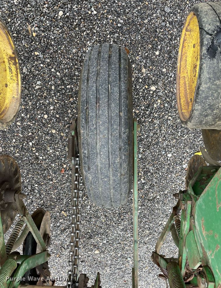 image for item DP0102 John Deere 7000  no-till planter
