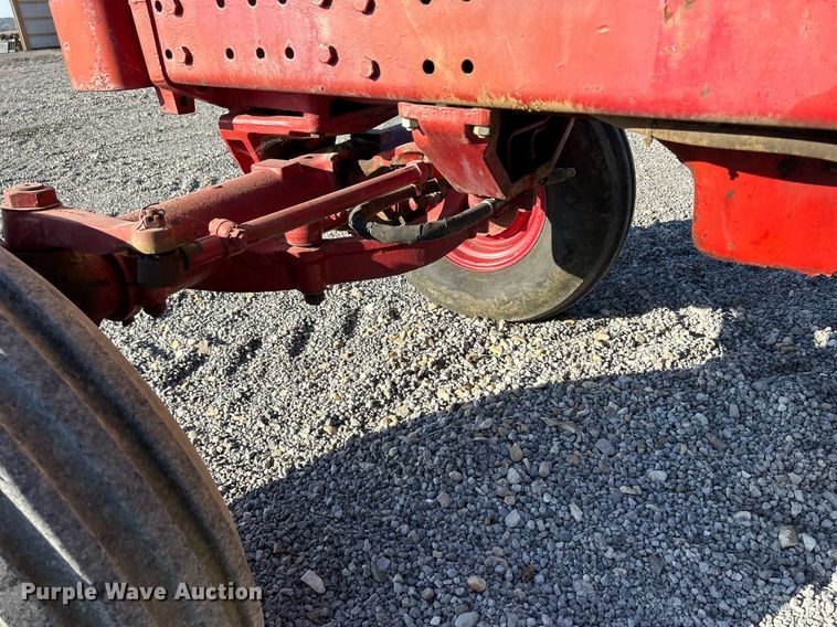 image for item DQ0961 1979 International 1486  tractor