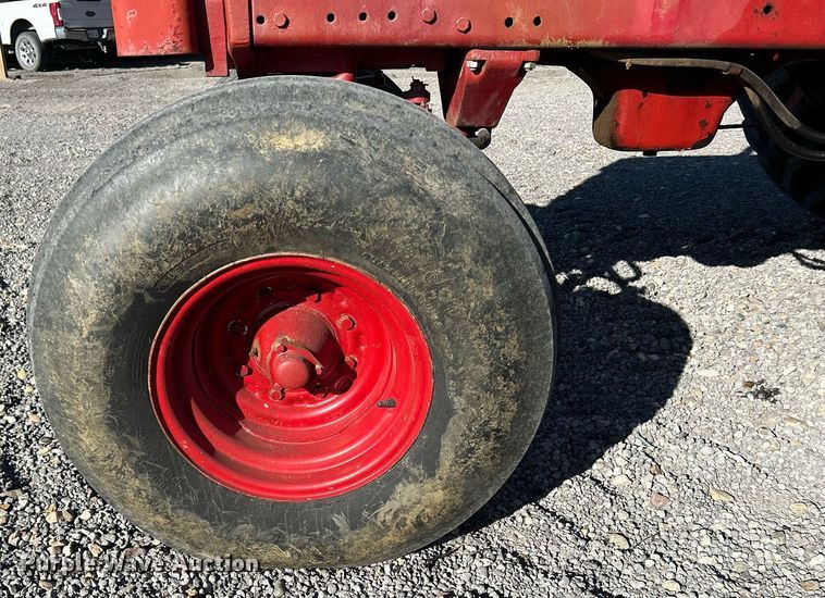 image for item DQ0961 1979 International 1486  tractor