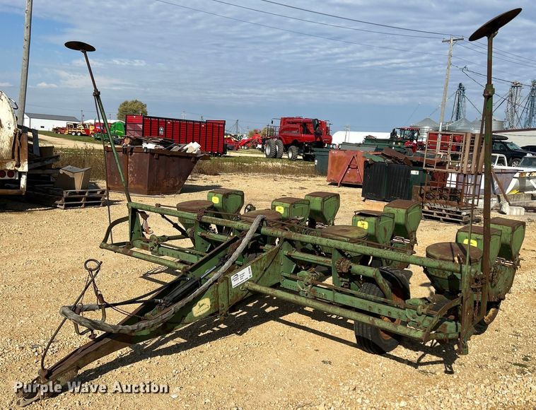 image for item DQ1007 John Deere 495A  planter
