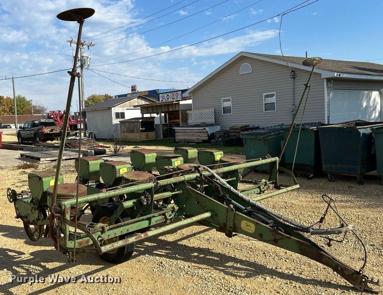 image for item DQ1007 John Deere 495A  planter