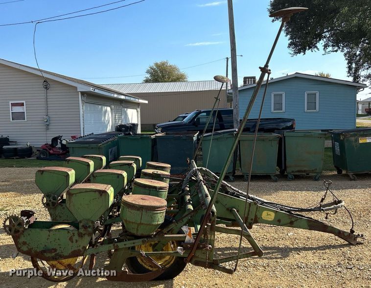 image for item DQ1007 John Deere 495A  planter