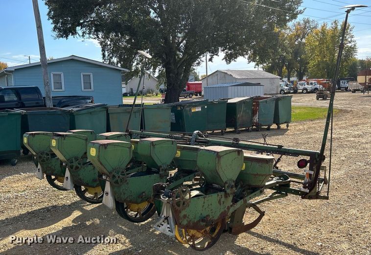 image for item DQ1007 John Deere 495A  planter